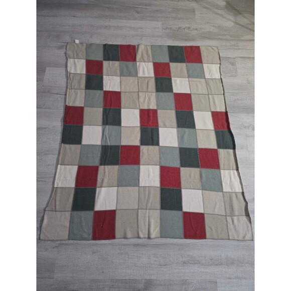 Garage Sale Unlimited Other - Cozy & Well-Preserved Throw Blanket